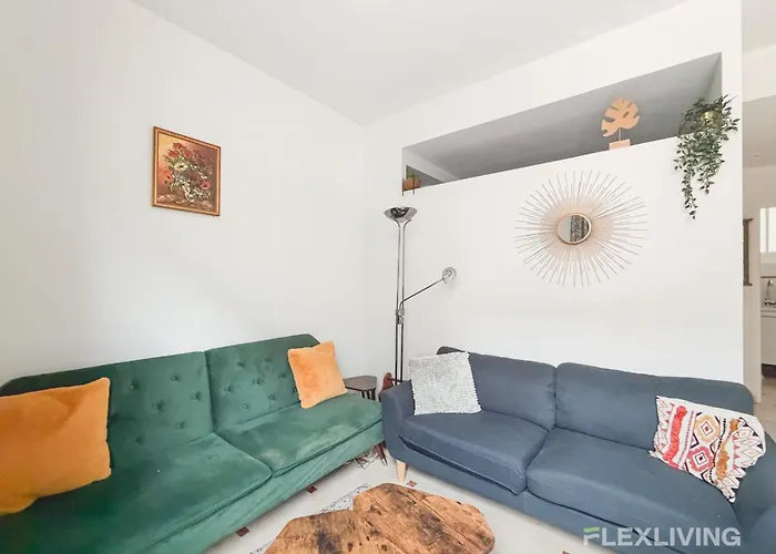 Апартаменты Charming 1-bedroom In A Cultural & Vibrant Neighborhood *